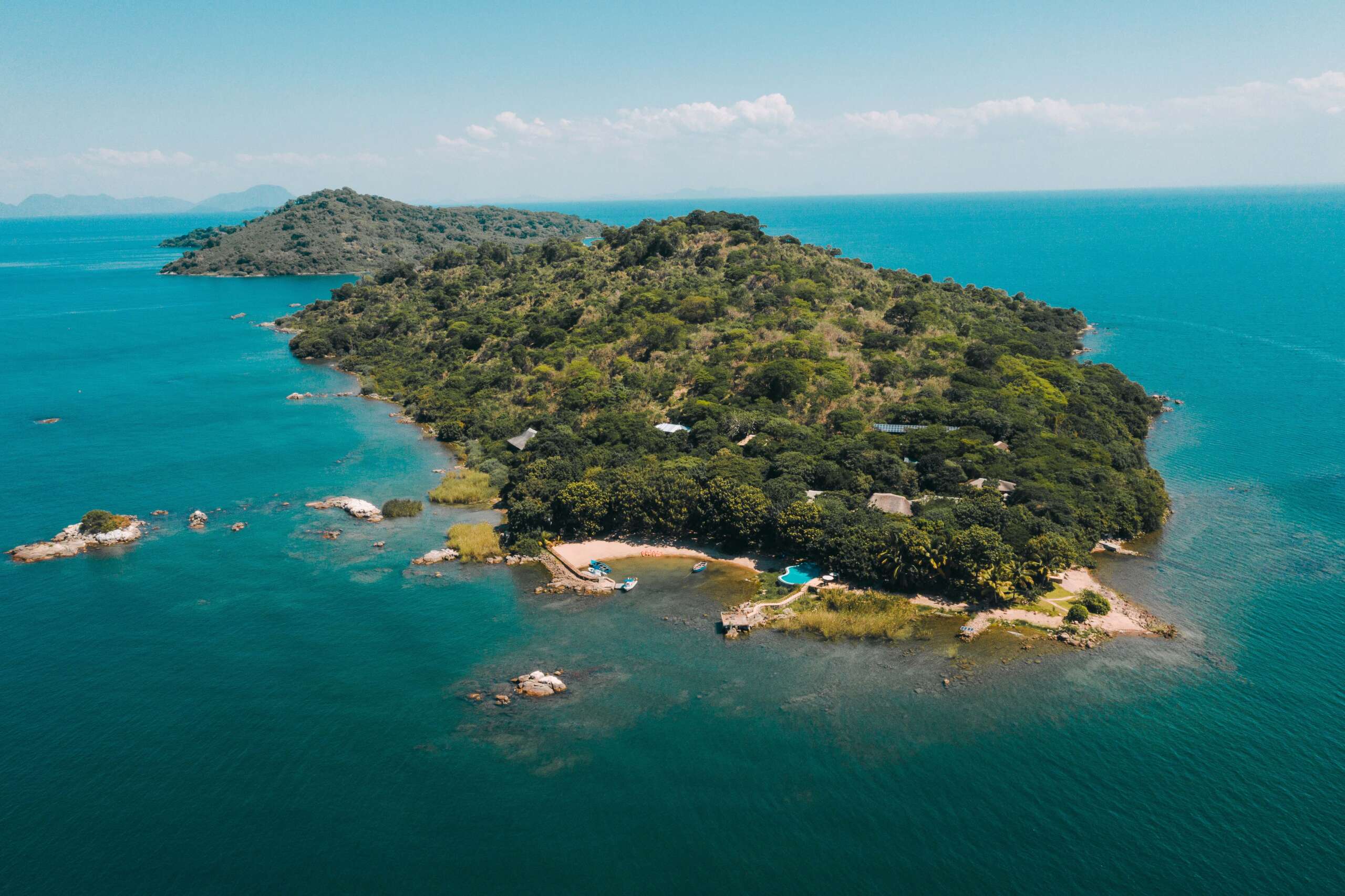 https://visitmalawi.mw/wp-content/uploads/2022/01/Lake-Malawi-Blue-Zebra-nankoma-island-scaled.jpg